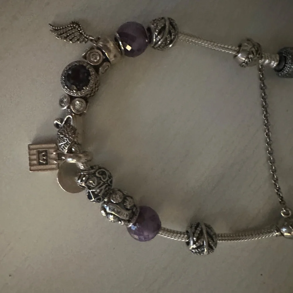 Gorgeous Pandora bracelet - Picture 3 of 3